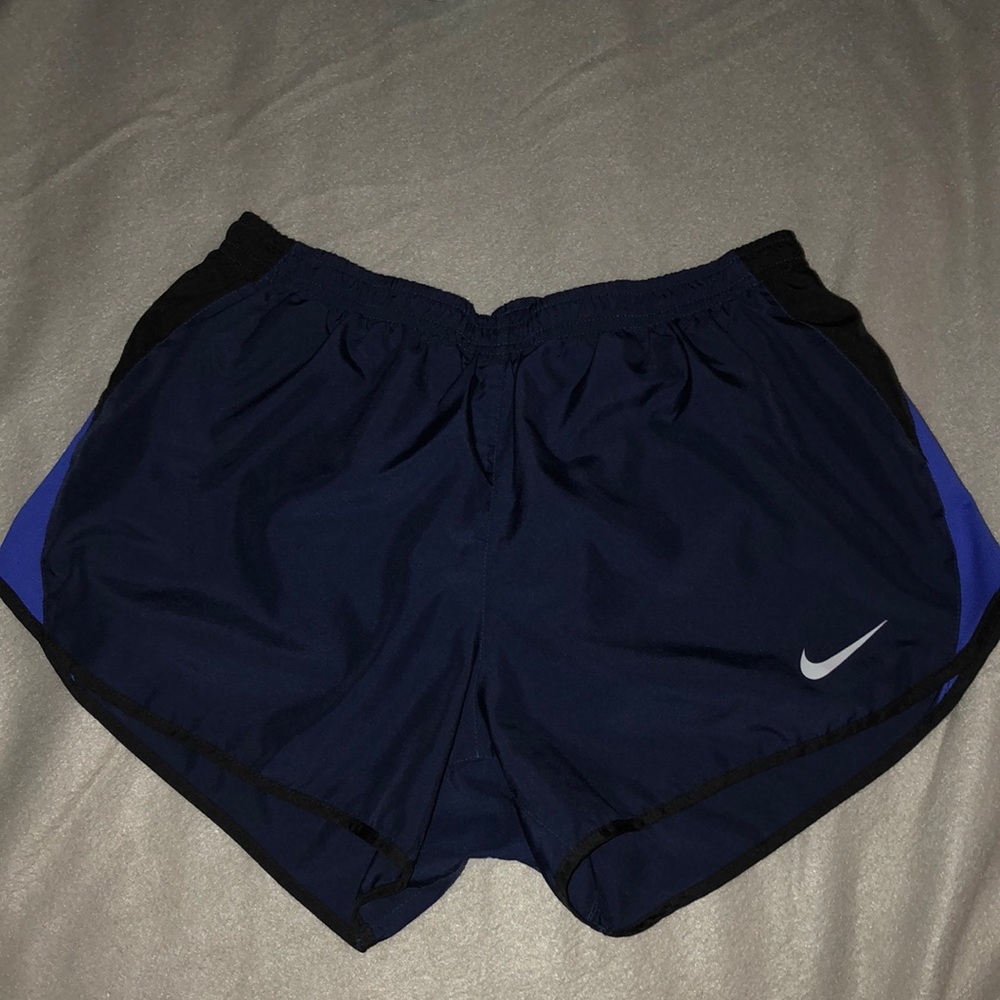 Women’s Nike dry fit shorts. Size medium. Great condition and no flaws